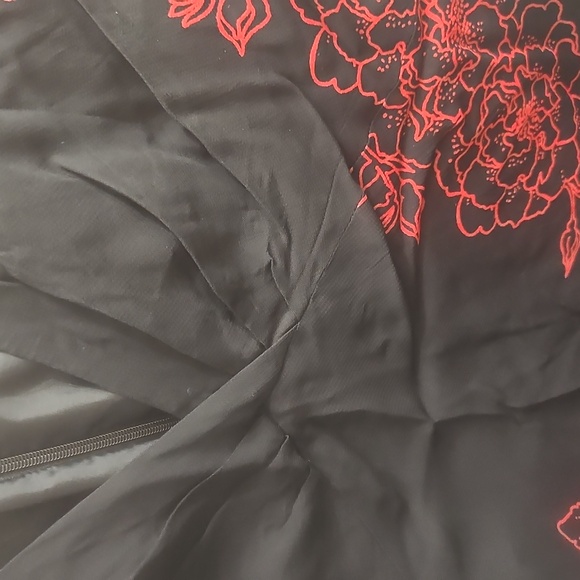 Jones New York Black Maxi Dress with Red Floral Pattern - Picture 8 of 9